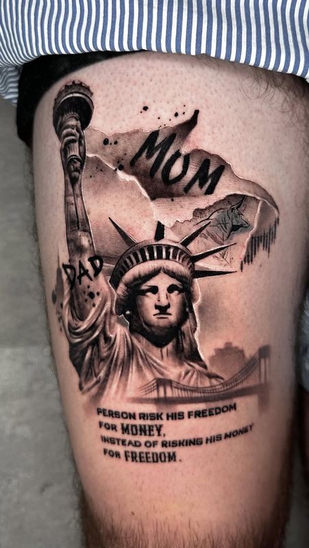 Statue of Liberty, thigh – tattoo by DMTcollective, Karmiel